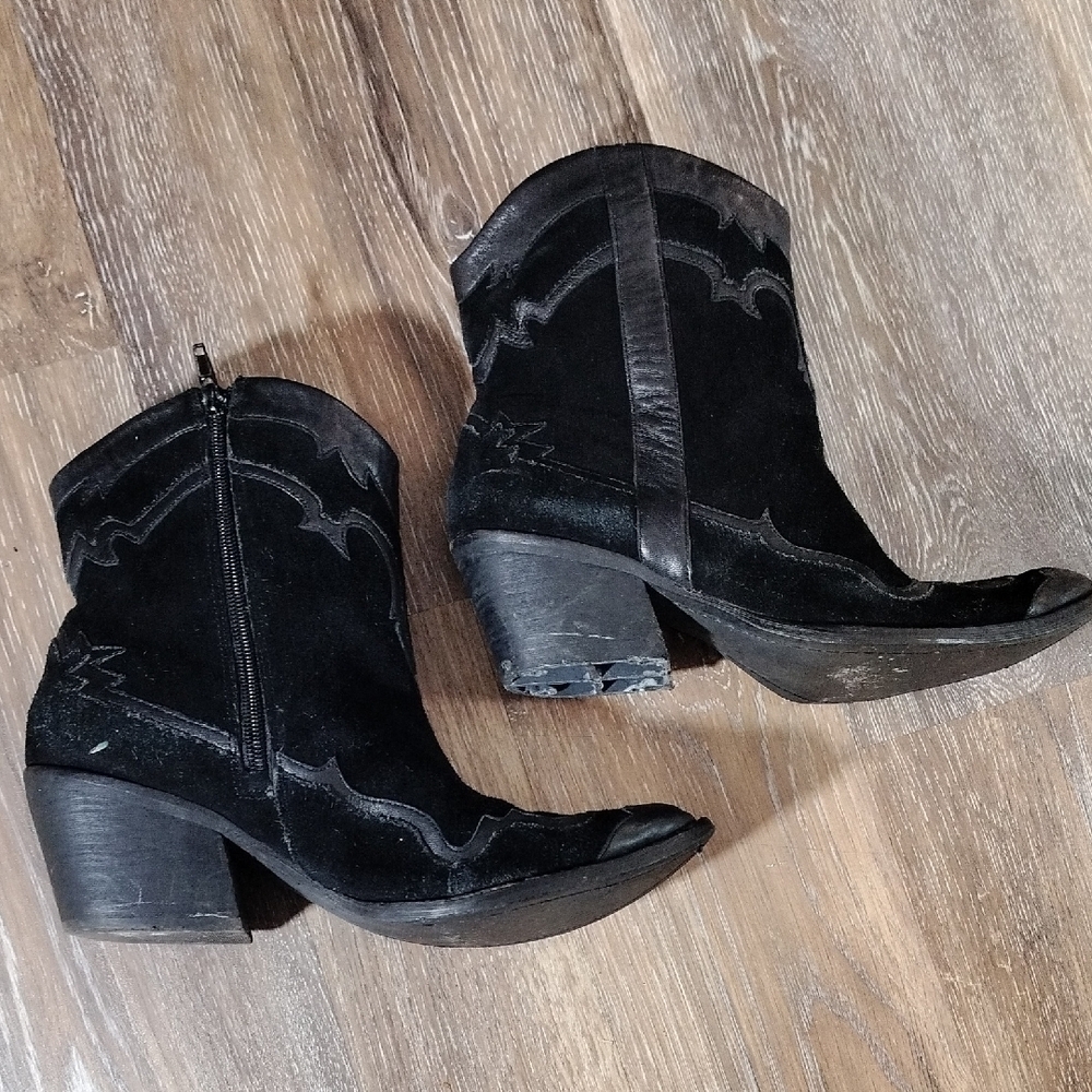 Reba Black Ankle Booties Western Style - Picture 4 of 8